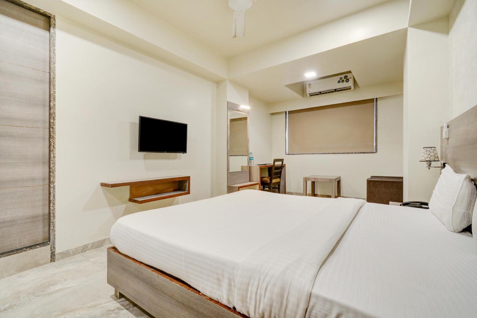 Hotel Desert Inn Tharad Exterior foto