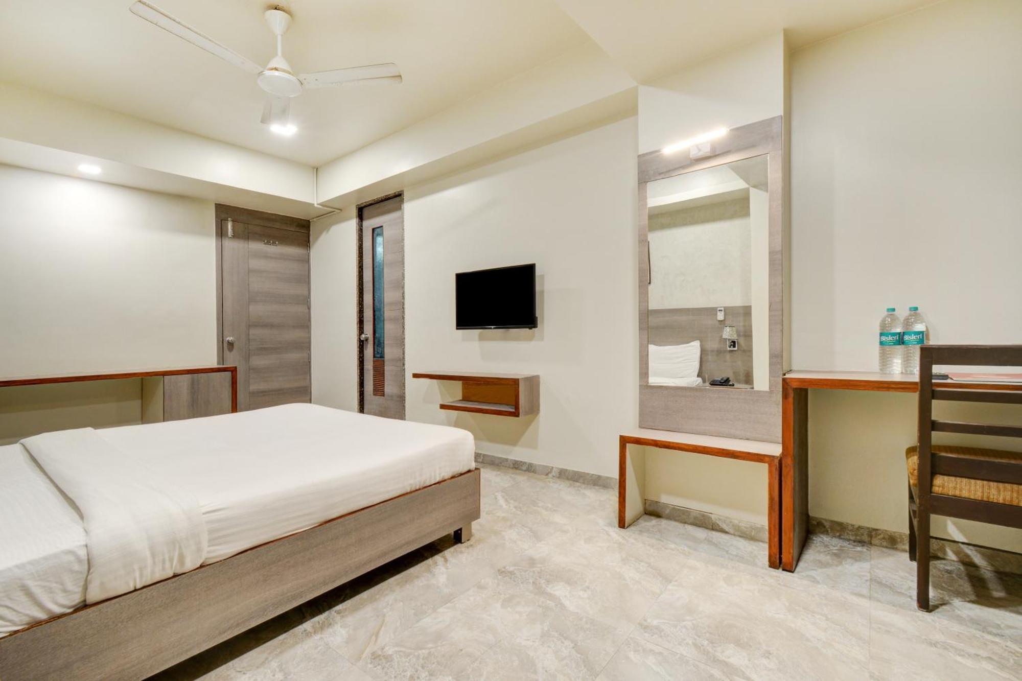 Hotel Desert Inn Tharad Exterior foto