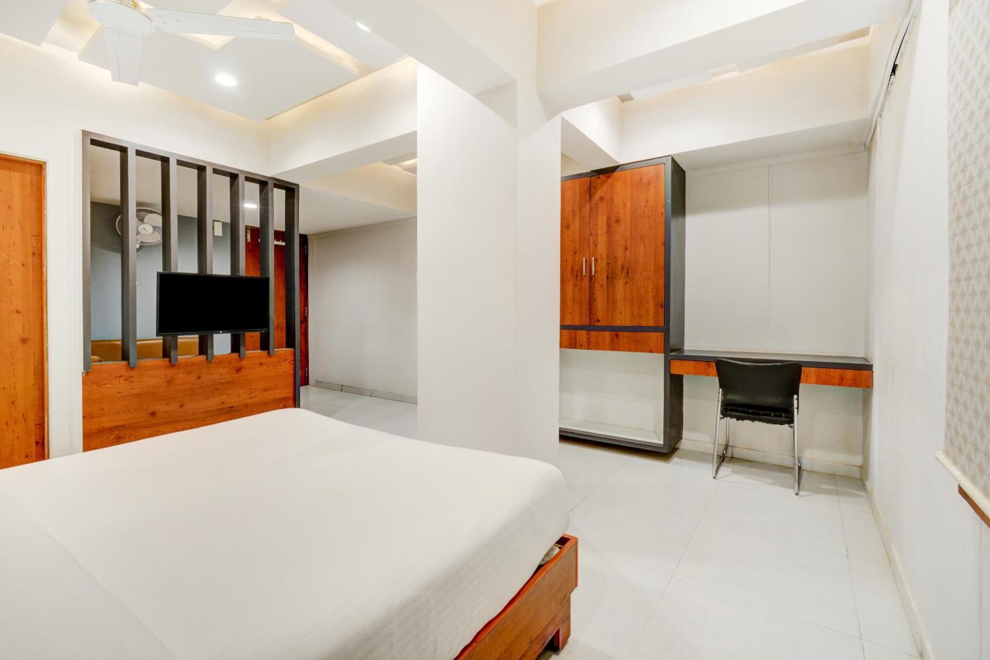 Hotel Desert Inn Tharad Exterior foto