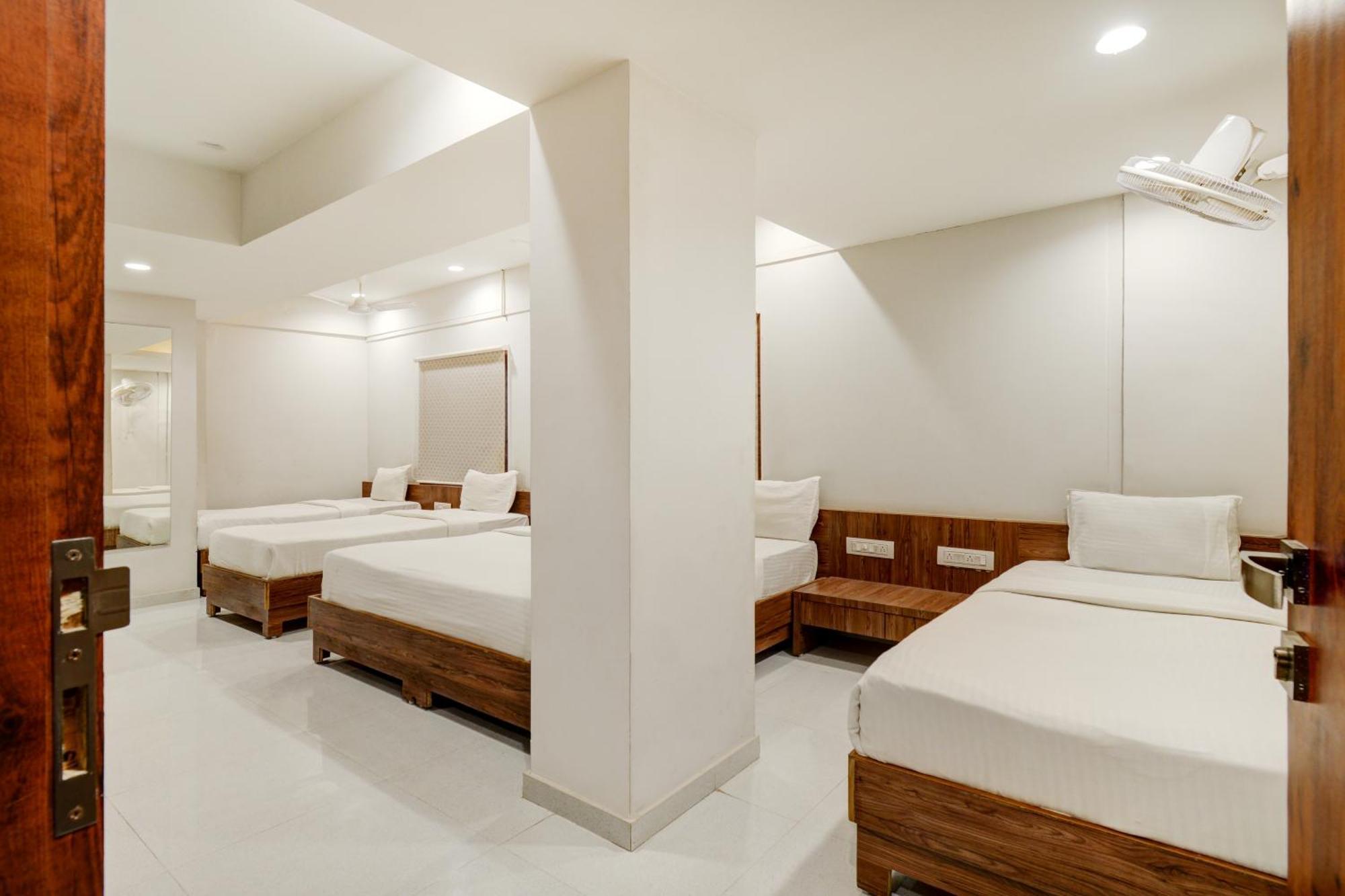 Hotel Desert Inn Tharad Exterior foto