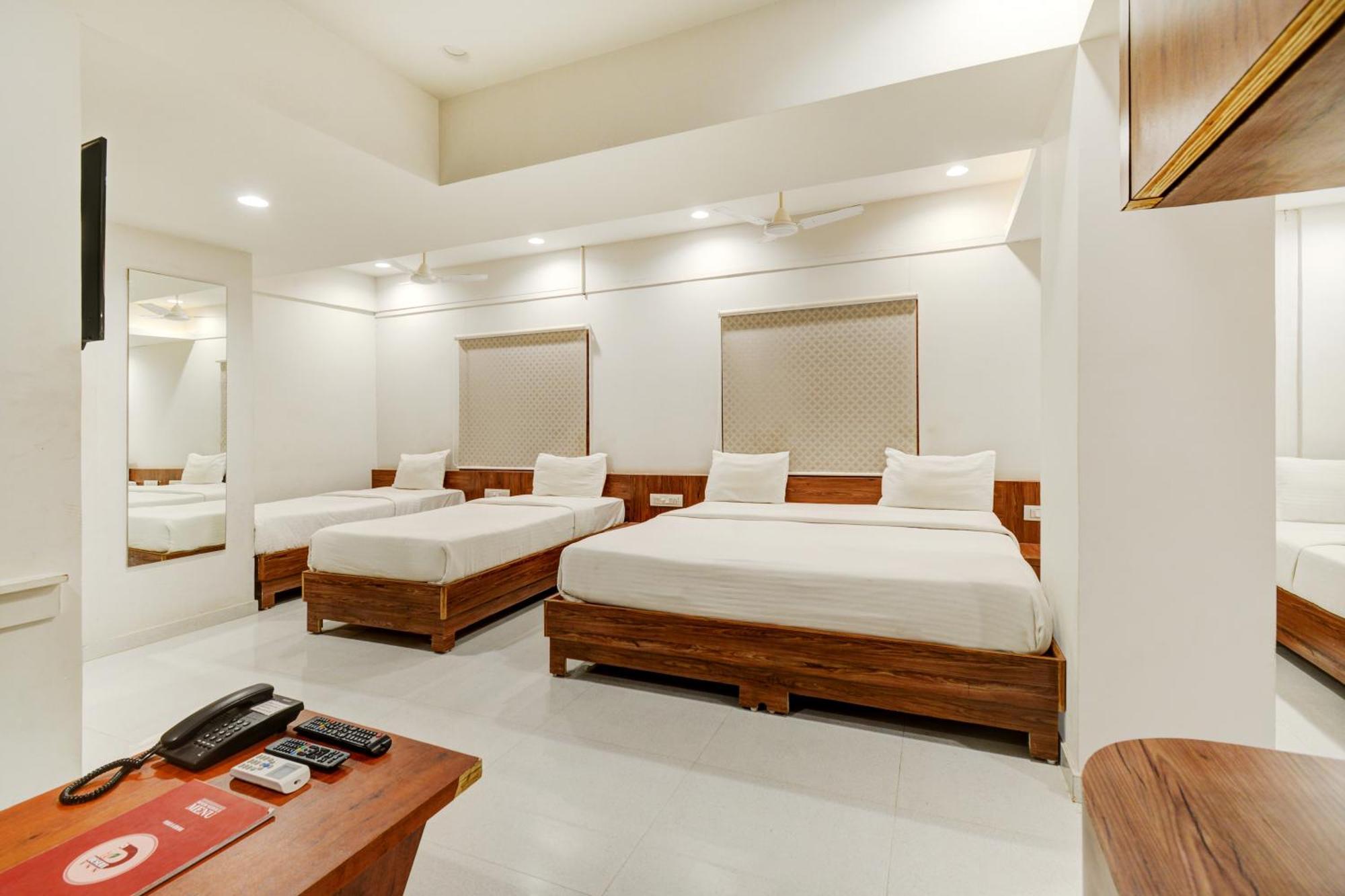 Hotel Desert Inn Tharad Exterior foto