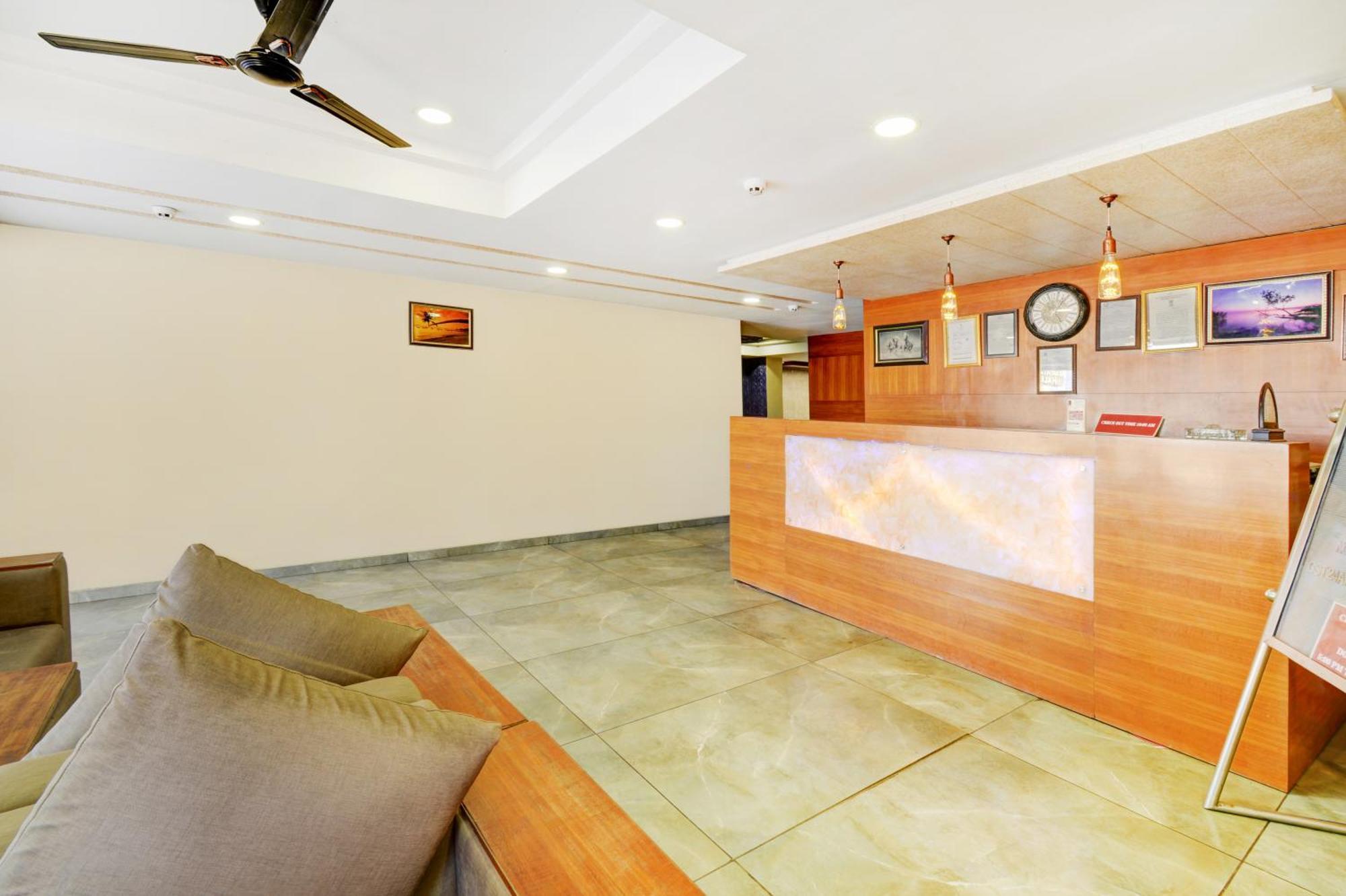 Hotel Desert Inn Tharad Exterior foto