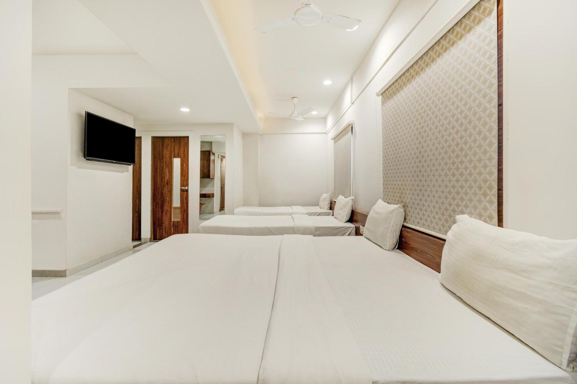 Hotel Desert Inn Tharad Exterior foto