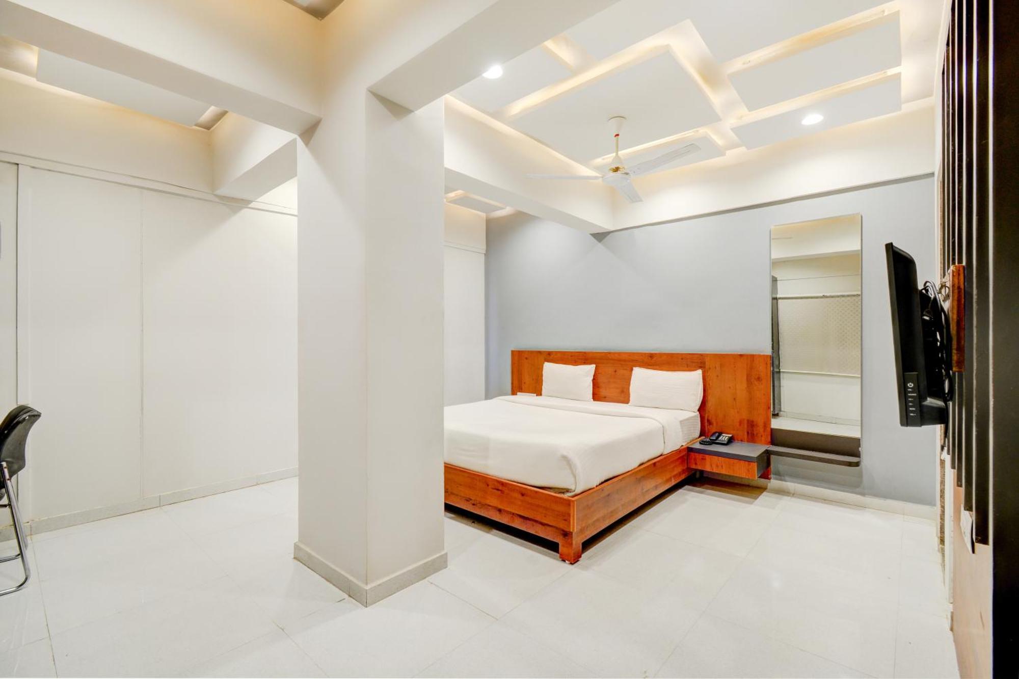 Hotel Desert Inn Tharad Exterior foto